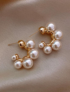 Round Classy Pearls Earrings